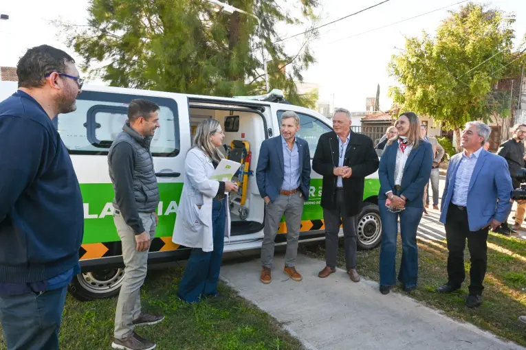 Viale recibió una nueva ambulancia y Frigerio destacó la renovación del sistema de Salud