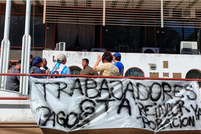 Granja Tres Arroyos: trabajadores llevan cuatro meses sin cobrar y preparan una movilización nacional