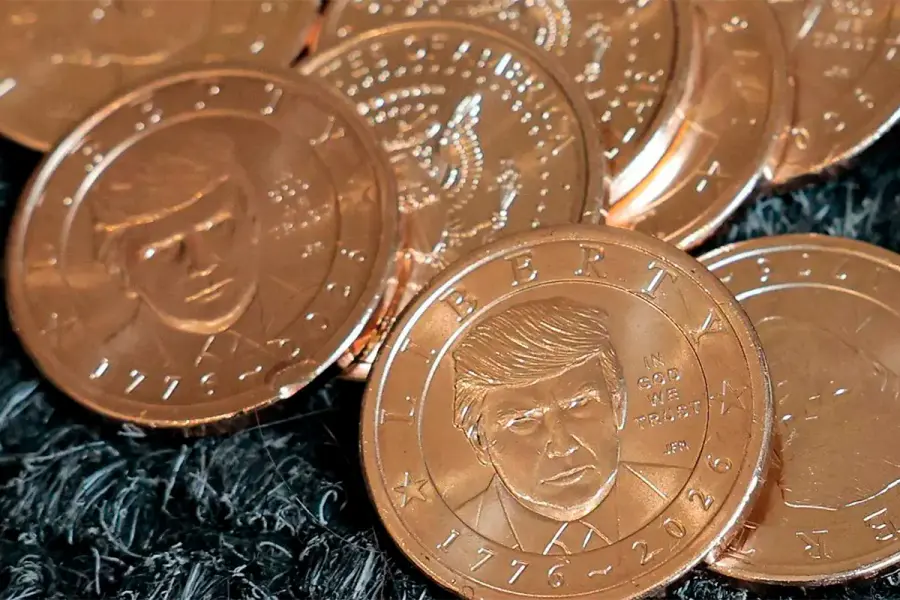Donald Trump aparece en una moneda de un d&oacute;lar de EEUU