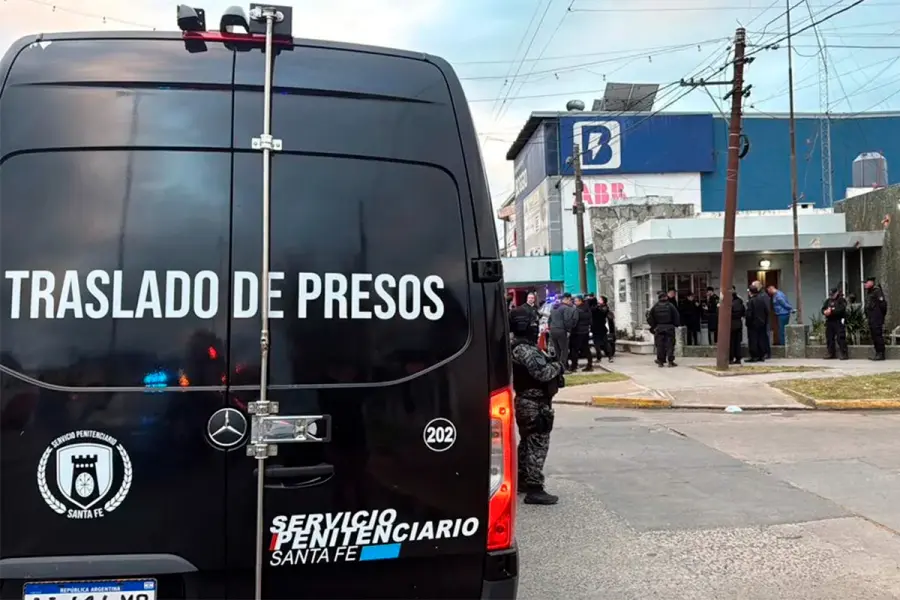 Traslado de presos a la nueva c&aacute;rcel de Recreo (foto Aire de Santa Fe)