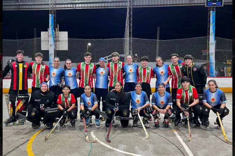 Hockey sobre patines: Las Águilas debutaron en Paraná con un amistoso y desataron la ilusión de cientos de chicas
