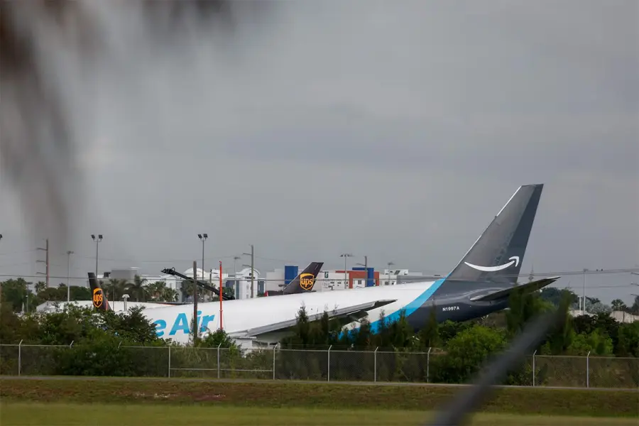 Un avi&oacute;n de carga se despist&oacute; en Miami (foto Reuters)