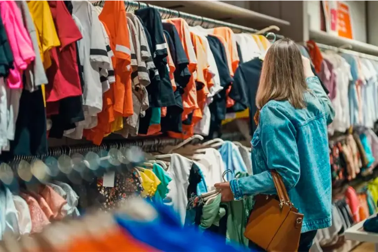 Las ventas minoristas pyme cayeron 2,7% en agosto y acumularon otra baja en el año