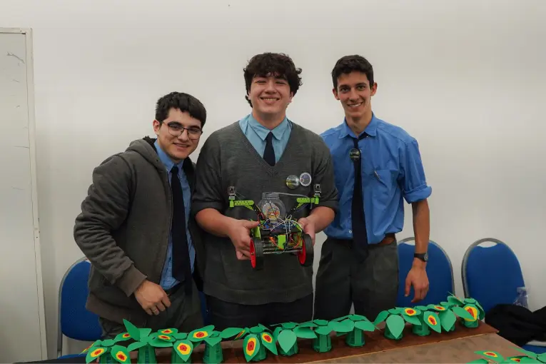 Estudiantes crearon un robot con inteligencia artificial para detectar plantas enfermas