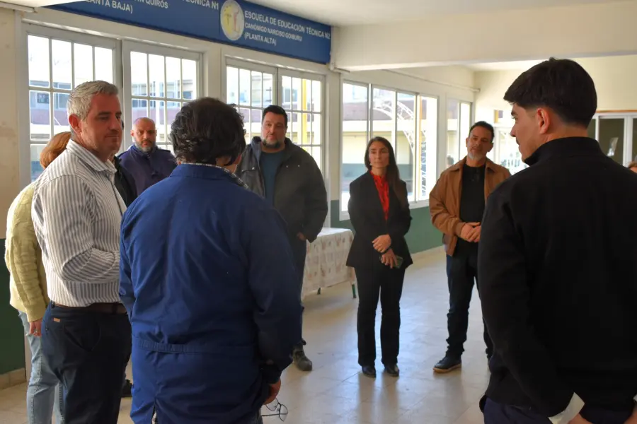 Escuela T&eacute;cnica N&ordm; 1 recibi&oacute; aires acondicionados (foto Municipalidad de Col&oacute;n)