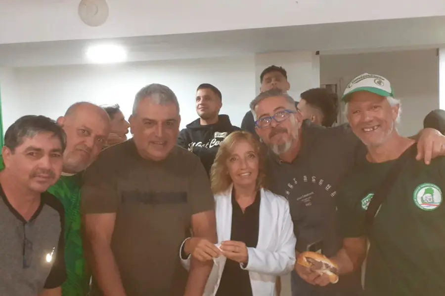 Beatriz Gor&oacute;, junto a sus compa&ntilde;eros de Servijur.-