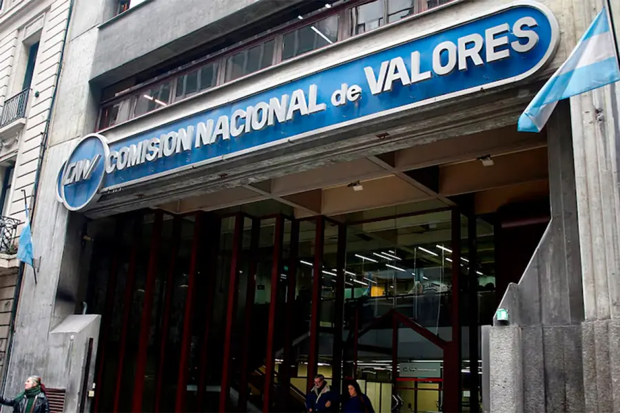 Comisi&oacute;n Nacional de Valores restringi&oacute; el uso de cheques.-