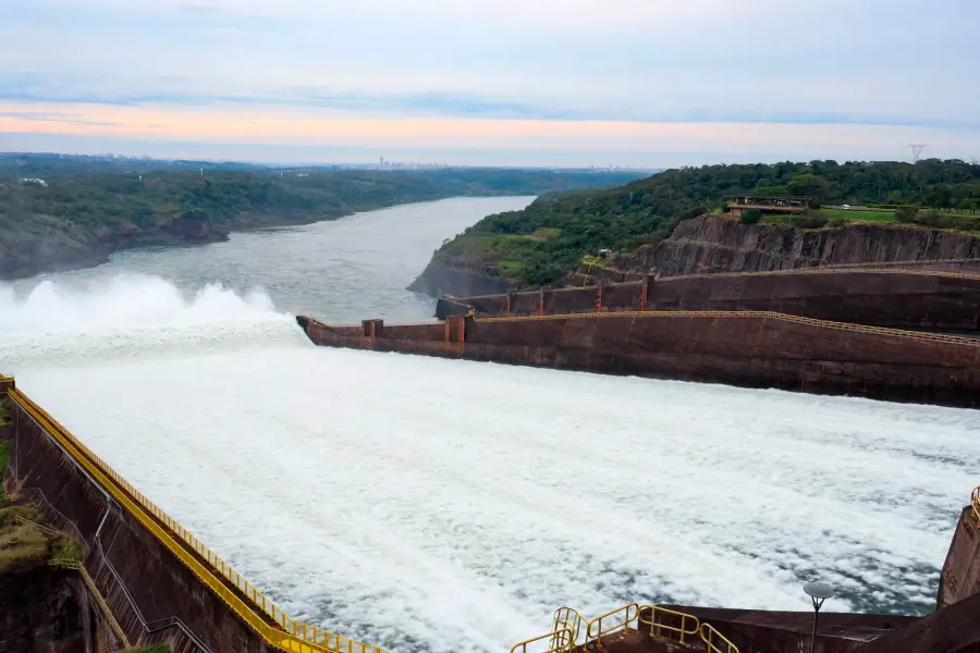 Itaip&uacute; abri&oacute; su vertedero (foto Itaipu Binacional - Paraguay)