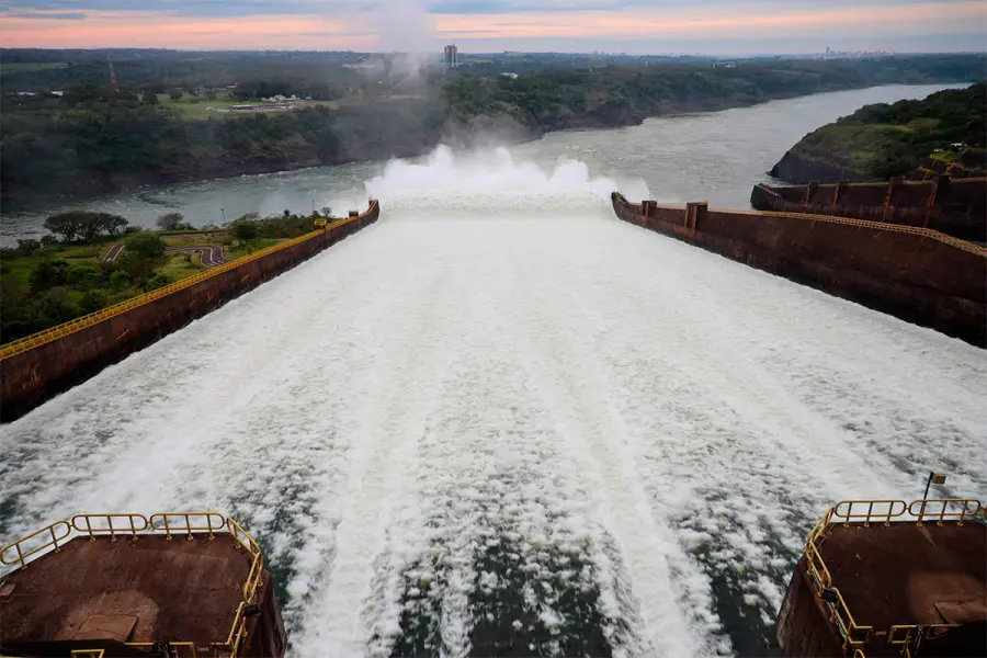 Itaip&uacute; abri&oacute; su vertedero (foto Itaipu Binacional - Paraguay)