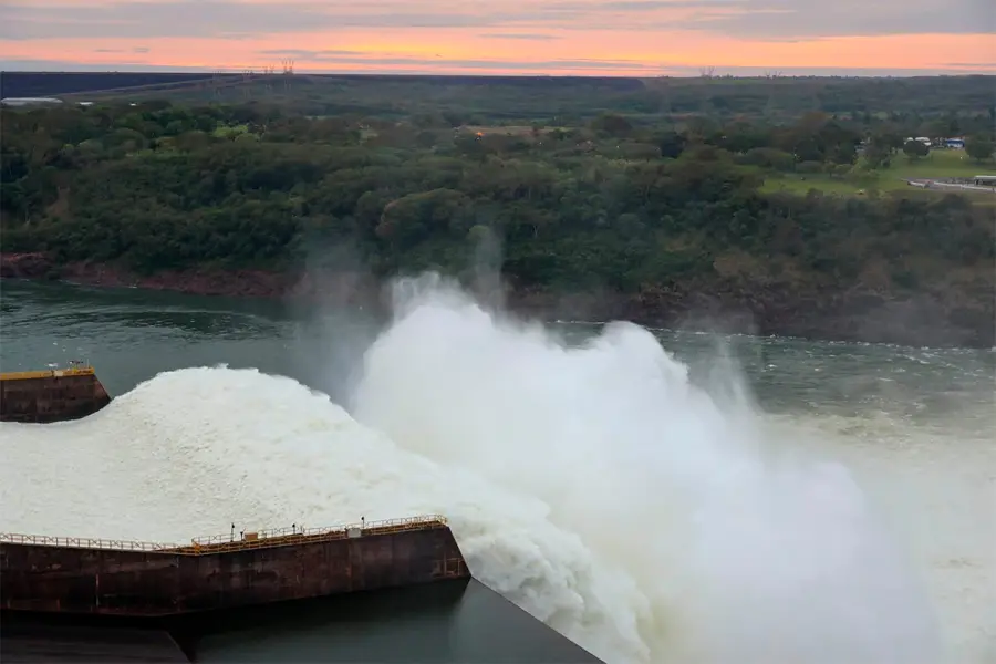 Itaip&uacute; abri&oacute; su vertedero (foto Itaipu Binacional - Paraguay)
