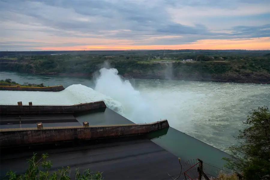 Itaip&uacute; abri&oacute; su vertedero (foto Itaipu Binacional - Paraguay)