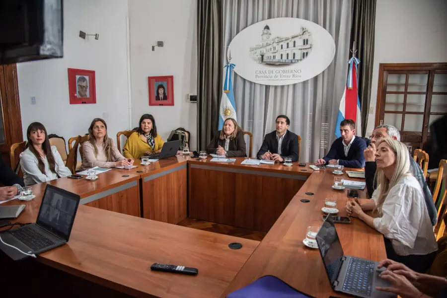 Mesa Interinstitucional por la alimentaci&oacute;n escolar (foto Gobierno de Entre R&iacute;os)