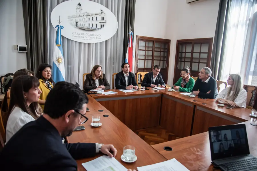 Mesa Interinstitucional por la alimentaci&oacute;n escolar (foto Gobierno de Entre R&iacute;os)