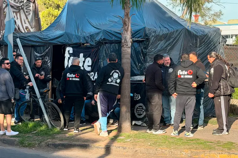La Justicia dispuso restituir la planta de FATE y el SUTNA rechaz&oacute; la medida (foto Infobae)