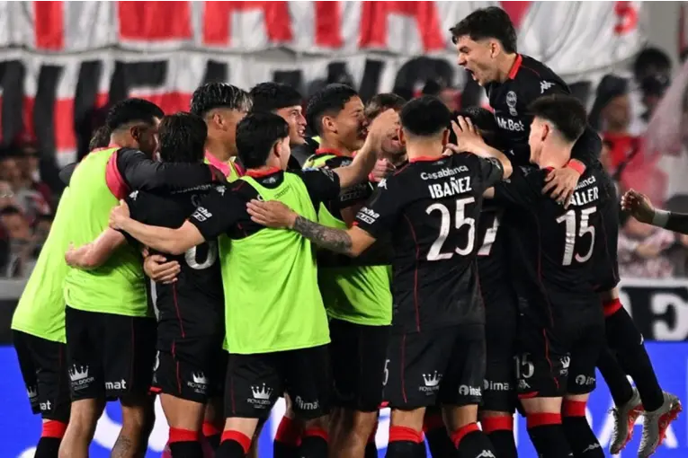 River cayó ante Huracán en el Monumental y frenó su levantada en el Clausura