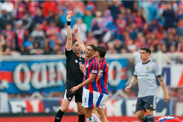 Boca y San Lorenzo igualan 0 a 0 en el clásico: el Ciclón juega con diez