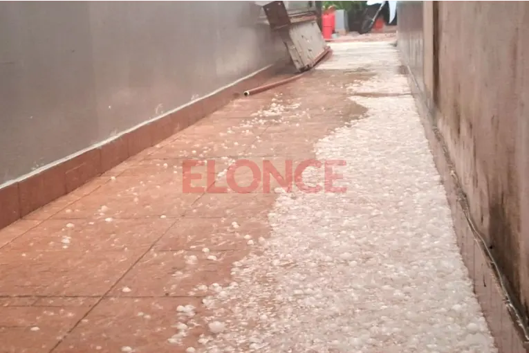 Fuertes ráfagas, tres minutos de granizo en zonas de Paraná y lluvia intensa: hay alerta por tormentas