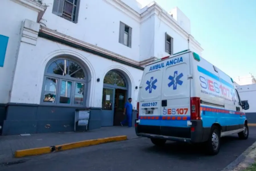 Después de la agresión, los vecinos trasladaron al joven hasta el Hospital Roque Sáenz Peña