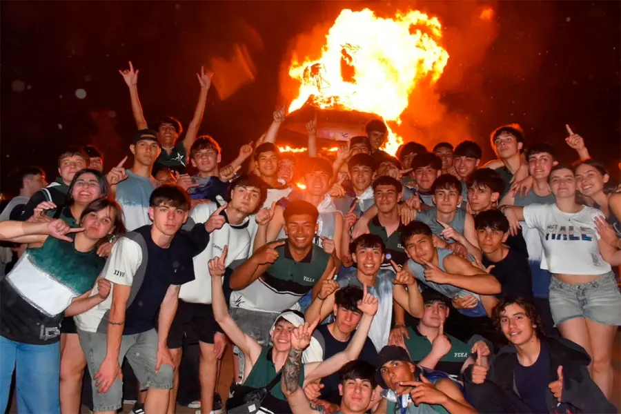 Quema del Mu&ntilde;eco en Col&oacute;n (foto Marcelo Pato Benitez II)