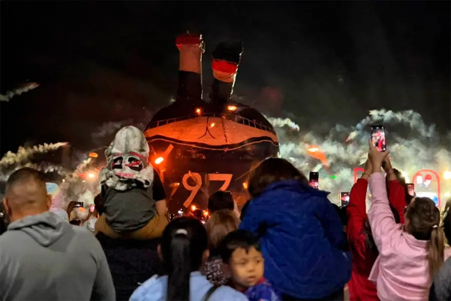 Quema del Mu&ntilde;eco en Col&oacute;n (foto Marcelo Pato Benitez II)