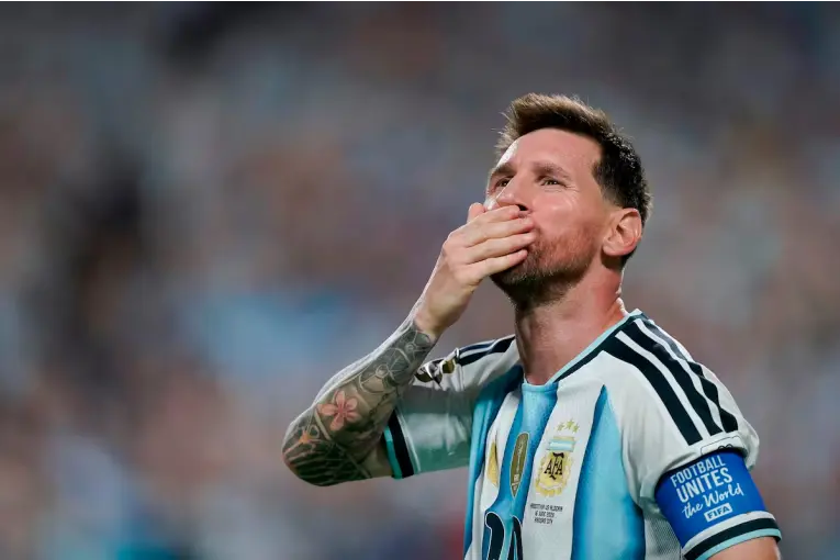 Emotivo video: Messi mostró la camiseta con la que se despedirá de la Selección argentina