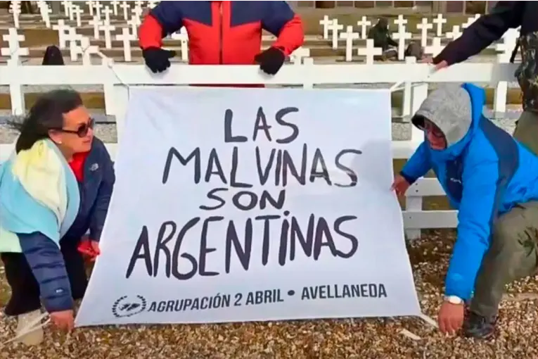 Residentes de Malvinas piden restringir el ingreso de argentinos tras la exhibición de banderas