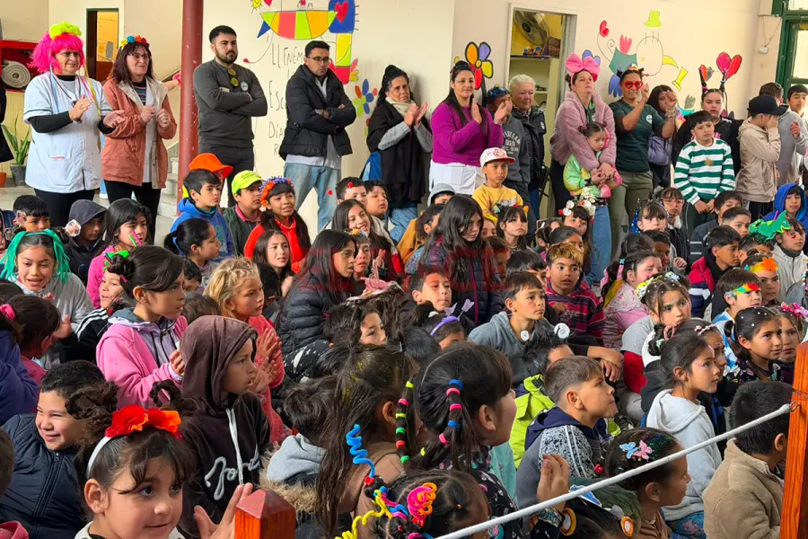 Celebraci&oacute;n del D&iacute;a del Estudiante en Escuela Esparza (foto Elonce)