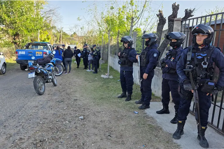 Detuvieron a un adolescente de 16 años que llevaba un revólver cargado