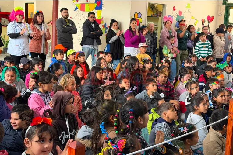 Payasos, títeres y juegos para celebrar el Día del Estudiante en Escuela Esparza de Paraná