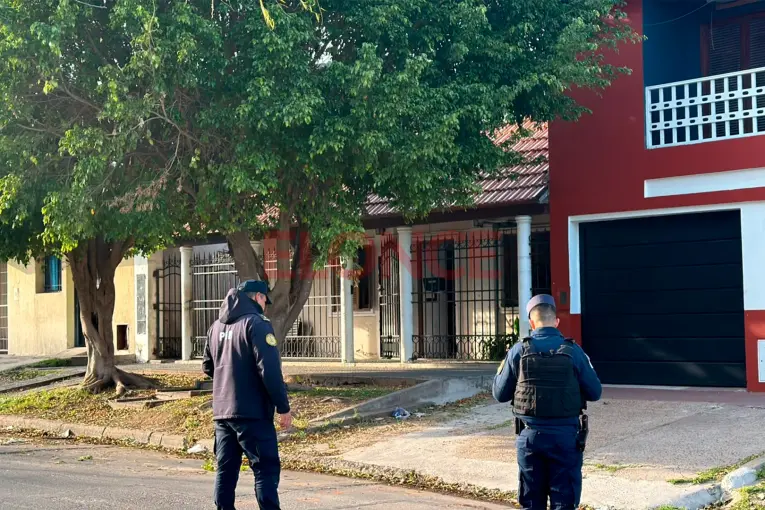 Atacaron a tiros una vivienda en Paraná: dispararon desde una moto y huyeron