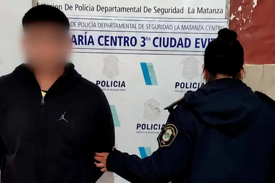 El joven detenido que conduc&iacute;a el Mercedes