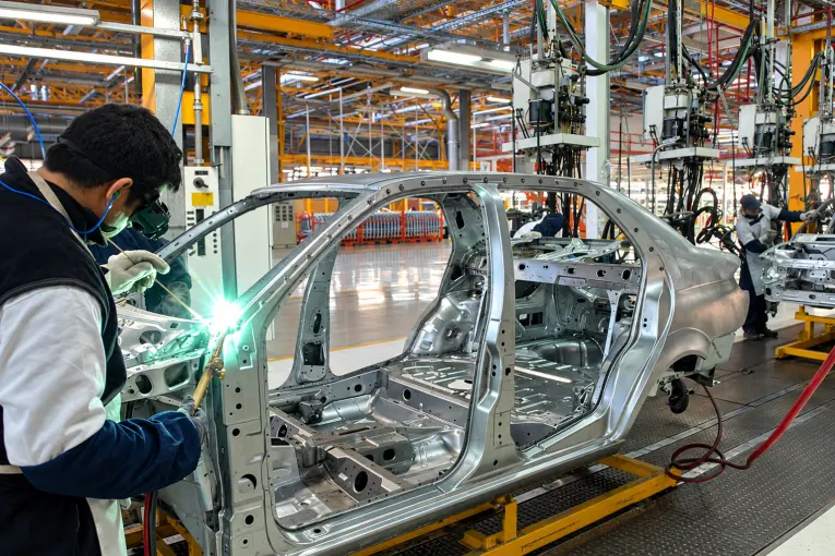 La actividad económica cayó 2,9% en julio: fue el mayor retroceso mensual en más de seis años