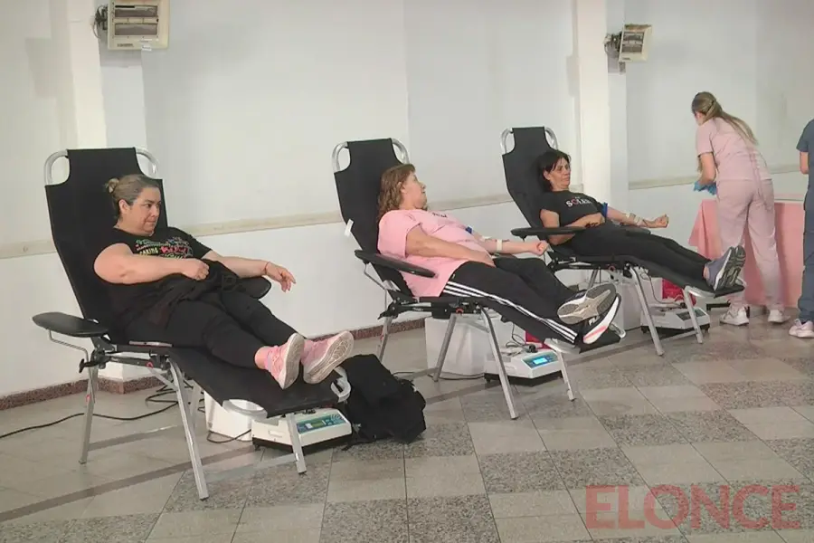 Colecta de sangre para el Hospital San Roque (foto Elonce)