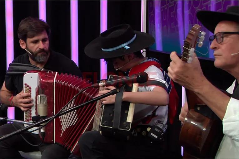 Tiene 11 años, heredó de su abuelo el amor por el acordeón y cumplió el sueño de tocar junto a Juan Manuel Bilat