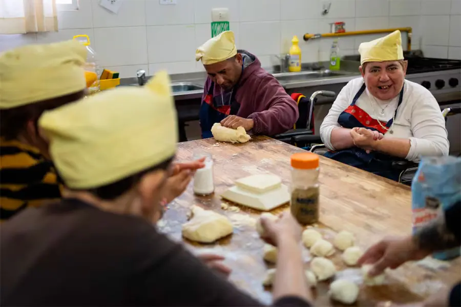 Internos en la cocina del Cottolengo (P&aacute;gina/12)