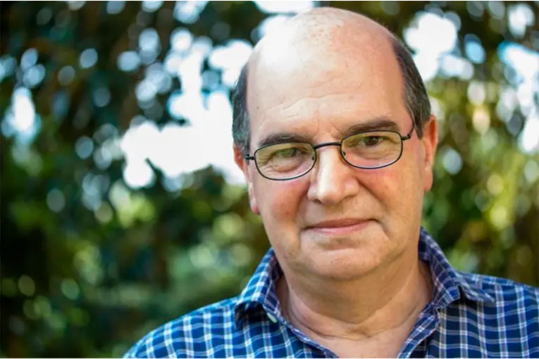 Murió Oscar Bosetti, histórico docente de Comunicación Social de la UNER y referente de la radiofonía