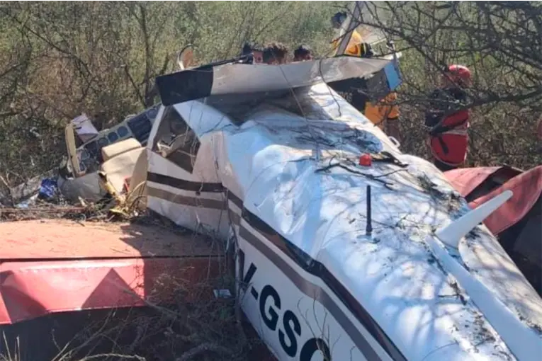 Córdoba: cayó una avioneta con cinco personas a bordo y dos menores resultaron heridos
