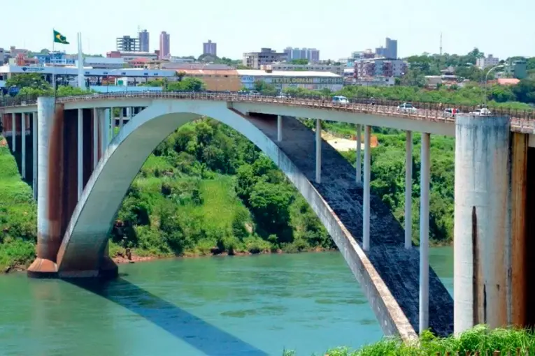 Brasil probará controles con <b>inteligencia artificial</b> en uno de sus puentes internacionales thumbnail