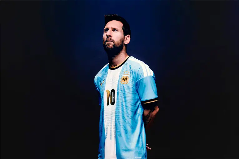 Messi vuelve a casa para su última función: cuándo aterriza y las formaciones que prueba Scaloni