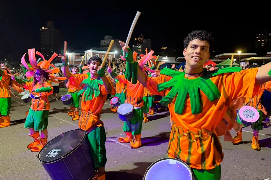 Show de escolas en la Estudiantina de Posadas (foto Misiones online)