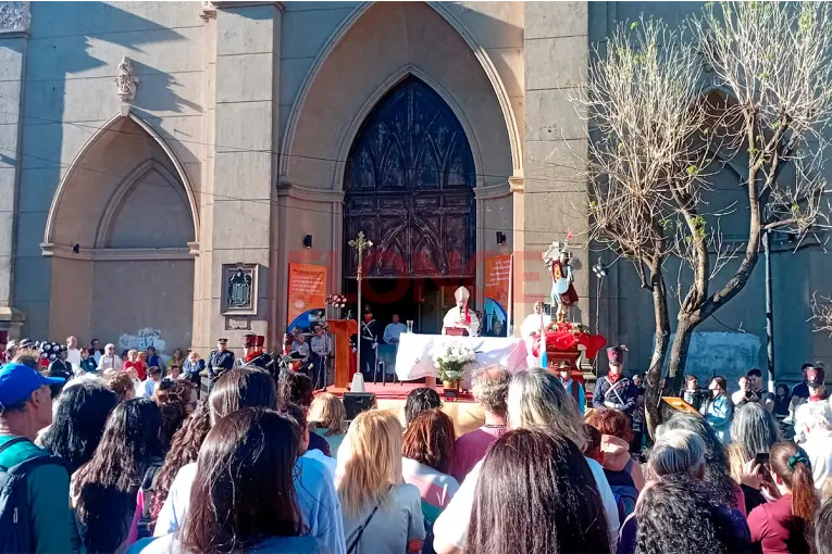 Tras la procesión por San Miguel Arcángel, se celebró la misa central en su honor