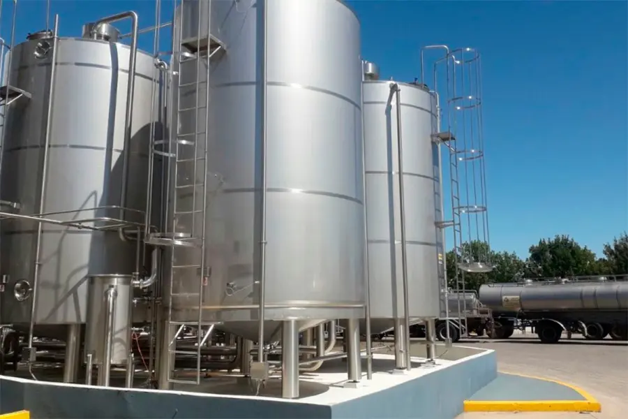 Cierra una f&aacute;brica l&aacute;ctea que procesa 130.000 litros de leche por d&iacute;a (foto Aire de Santa Fe)