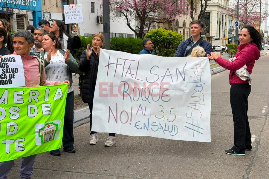 Protesta de enfermeros frente a Salud (foto Elonce)