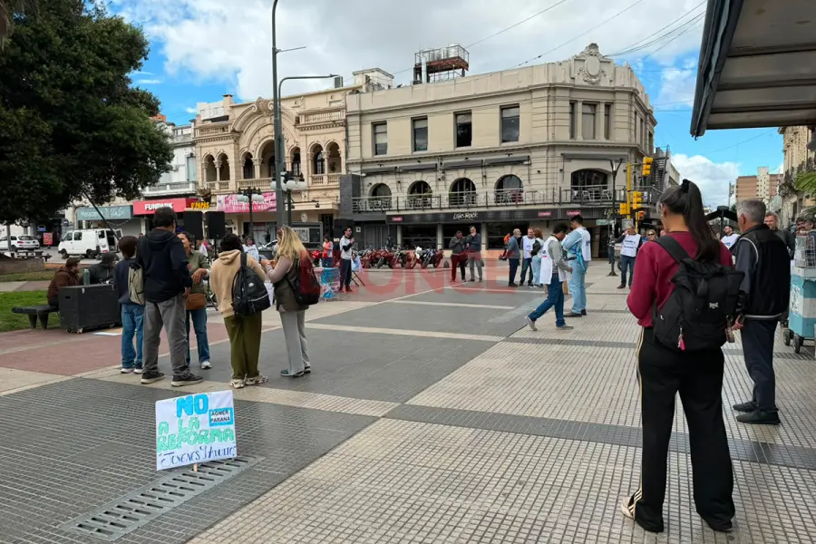 Radio Abierta de Agmer Paran&aacute; (foto Elonce)