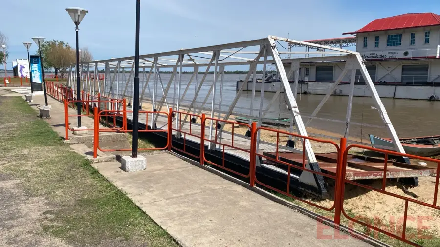 Comedor Flotante de Hernandarias (foto Elonce)