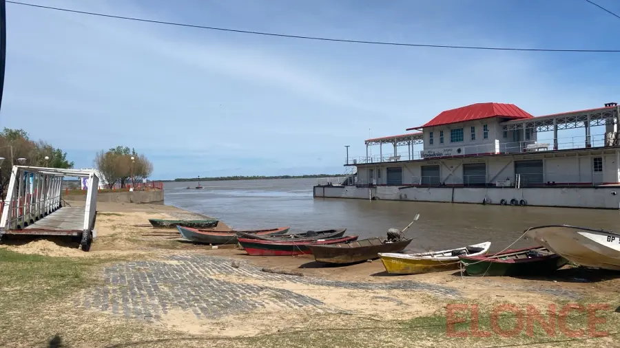 Comedor Flotante de Hernandarias (foto Elonce)