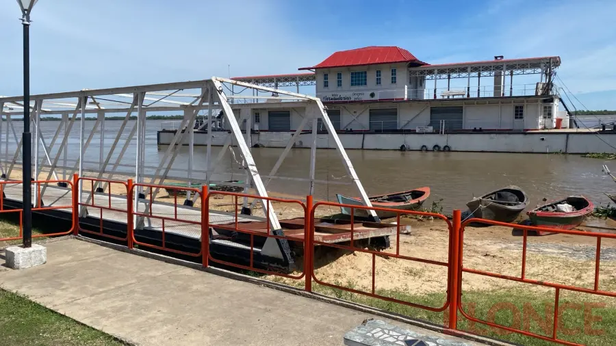 Comedor Flotante de Hernandarias (foto Elonce)
