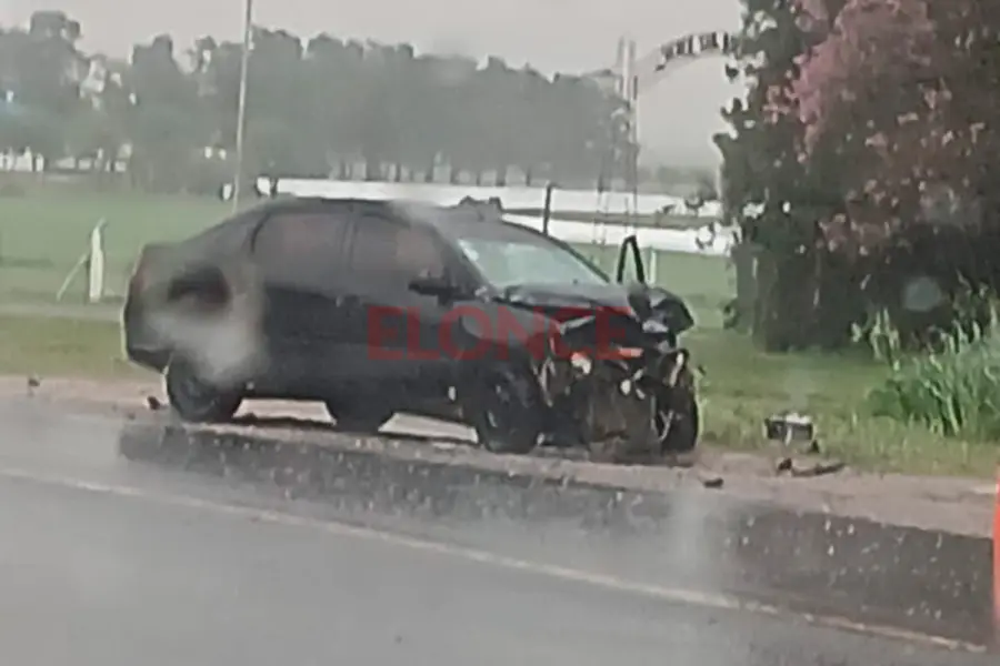 Choque frontal en Ruta Nacional 12, en Crespo (foto Polic&iacute;a de Entre R&iacute;os)