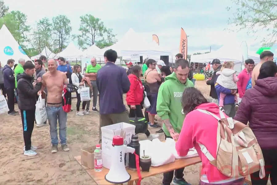 Traves&iacute;a del Paran&aacute;: entrega de kits (foto Elonce)