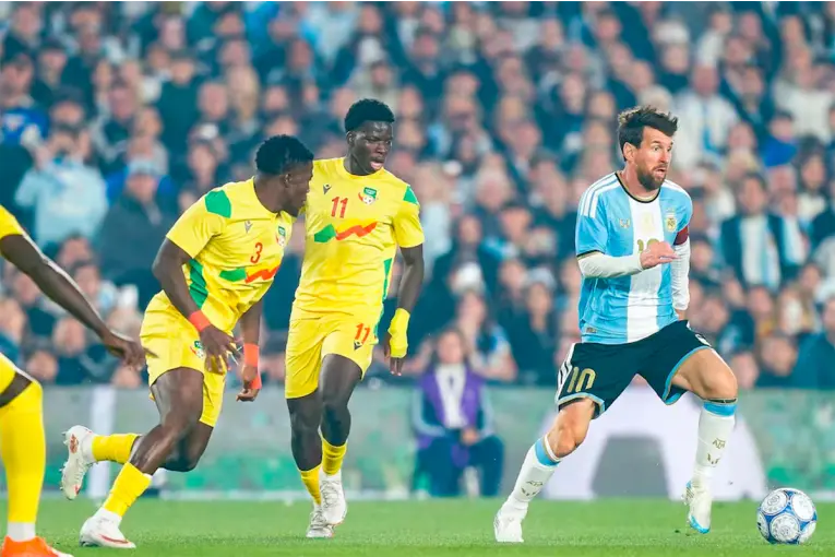 Argentina derrota 1-0 a Benín con una asistencia de Lionel Messi